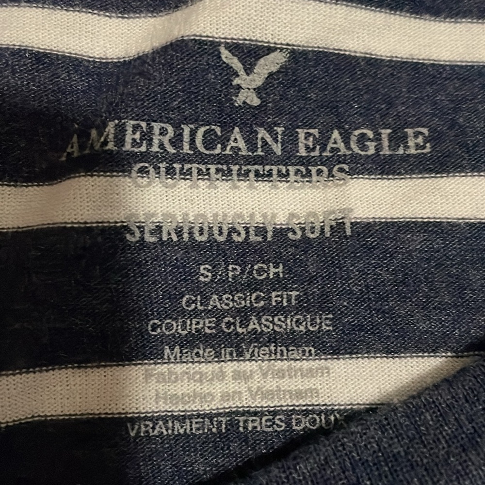 American Eagle boys tee. Super soft material. - Picture 2 of 2